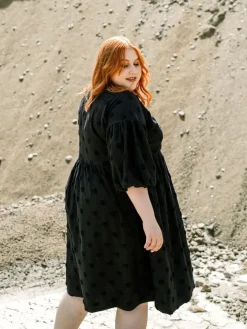 Elena Mekko, Musta Big Dot><noscript><img width=