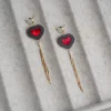 Hearts Korvakorut Ketjulla, Musta/Punainen>Butoni New