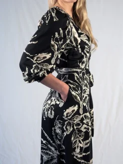 Gemma Mekko, Musta/Valk><noscript><img width=