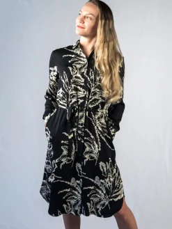 Gia Mekko, Musta/Valk><noscript><img width=