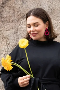 Belted Collegemekko, Musta><noscript><img width=