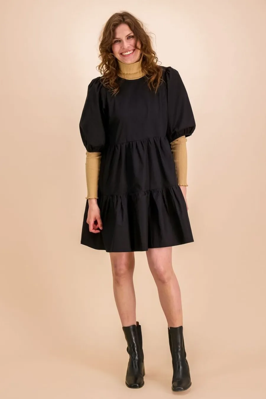 Tiered Mini Mekko, Musta>Kaiko Fashion