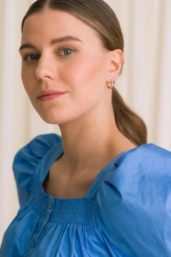 Mazie Pusero, Sininen><noscript><img width=